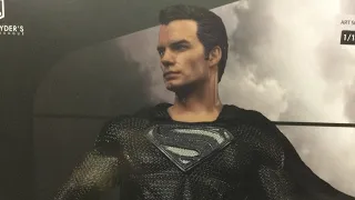 Superman Black Suit Justice League 1:10 Statue by Iron Studios