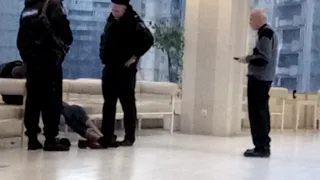 Полиция приехала на вызов в ТЦ Миллер.  Санкт-Петербург