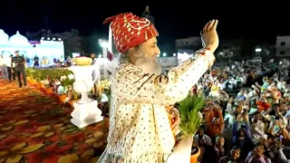 Sri Sri Ravi Shankar Gurudev Today After Satsang from Tuljapur, Maharashtra