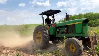 JOHN DEERE 4020 cày đất