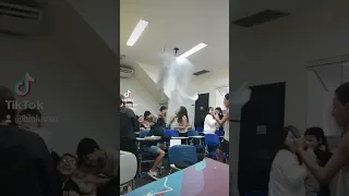 QUANDO O PROFESSOR SAI DE SALA