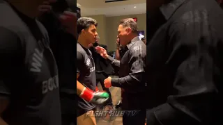 De La Hoya pumps up Jaime Munguia moments before Canelo fight!