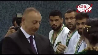 President Ilham Aliyev presented medals to Azerbaijani athletes