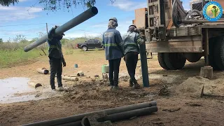 Nunca tinha perfurado um poço igual a esse. (Vejam o que saiu de dentro do Poço 😱)