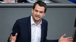 Häme im Bundestag: FDP-Rentenexperte analysiert AfD-Sozial-Konzept