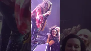 Steven Tyler asks a girl to get married