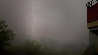 Unwetterchaos mit Blitz und Donner in Berlin Marzahn aus dem Plattenbau gefilmt