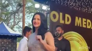 Sunny Leone Mass Entry in Behindwood Gold medal