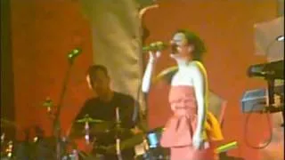 Lily Allen - Oh My God, LDN, Dance With Me - Manchester Academy