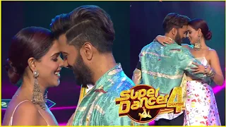 Ritesh Deshmukh Romantic Dance With Genelia D Souza On Stage | Super Dancer Chapter 4