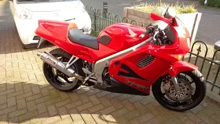 Honda VFR 750 F  Cold Start , Warming Up and  Ride