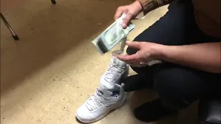 Украденные доллары нашли в кроссовках