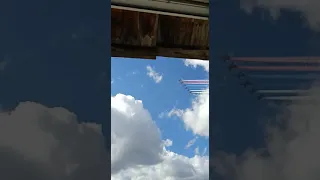 самолёт и Российский флаг