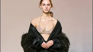 VALERIA BULDINI Top 10 Walks of Fall 2022 - Fashion Channel