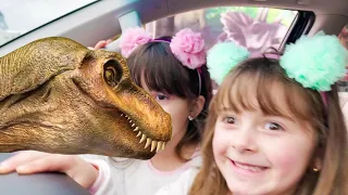 Dinossauro de verdade no passeio em família | Jéssica Godar E Laurinha E Helena E Gabriel