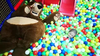 👸 Анна и папа - Маша и Медведь игровая комната - Masha and the Bear playroom