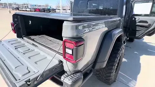 Walk around of a 2020 Jeep Gladiator Rubicon