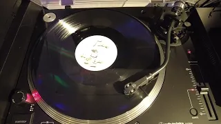 Queen - Thank God its Christmas   Bootleg Israel on 12" vinyl 1993