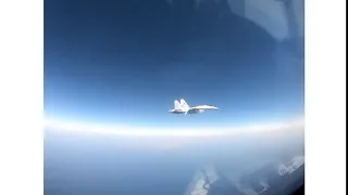 СУ-35 ВКС России жесткий перехват американского разведчика