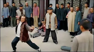 【功夫電影】惡霸當街踹飛老人，激怒功夫高手，當場教他做人  ⚔️ 抗日  MMA | Kung Fu