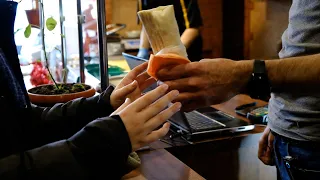 Челябинск: кафе бесплатно кормит школьников шаурмой за пятерки в дневнике