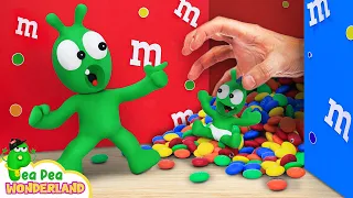 Pea Pea & Baby Pea Pea Explore The Mysterious M&M Candy Maze | Cartoon for Kids - Pea Pea Wonderland