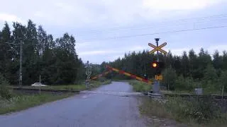 Intercity Ic 927 passed SAUVAMÄKI (Km.0427+0052) level crossing in Hankasalmi, Finland