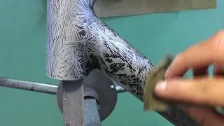 Ice FX paint effect on a bicycle frame is pure fun and looks fancy | Spot repairs |