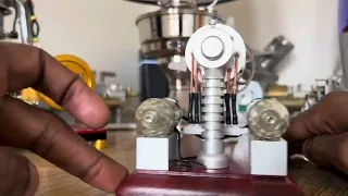 Quick run of the 16 cylinder swashplate Stirling Engine