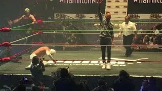 Lewis Hamilton show in Messico, sale sul ring e fa il wrestler