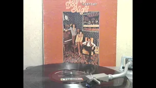 Three Dog Night - Out In The Country [original LP version]