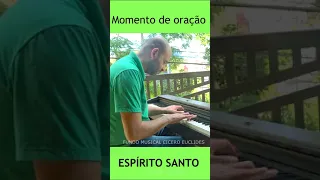 Tocando um Fundo musical para oração - Devocional buscarndo o Espírito Santo pela Manhã