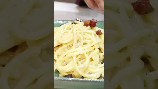 MACARRÃO À CARBONARA CREMOSO E RÁPIDO | CULINÁRIA DESCOMPLICADA #shorts