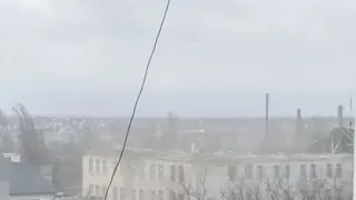 В Николаеве на территории военной части с казарм снесло крышу