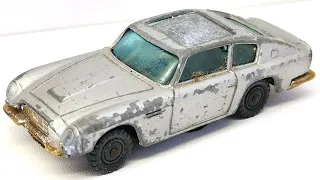 Husky restoration James Bond Aston Martin Nr 1401. Diecast model. 007