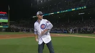 NLCS Gm6: Kerry Wood throws ceremonial first pitch