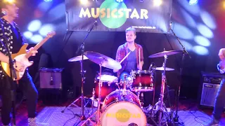 Krissy Matthews Band - Hairdryin' Drummer Man - Musicstar Norderstedt, 19.10.2021