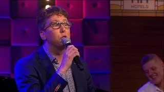 Arijan 'Adje' van Bavel heeft een verrassing voor Paul de Leeuw!  - RTL LATE NIGHT