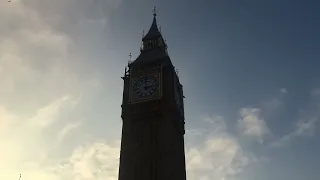 Big Ben Chiming and Bonging 3pm and ringing chiming again after 5 years