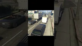 СДАВАЛ ЭКЗАМЕН УЧИТЕЛЮ ОБЖ, А ВОДИЛА ВЗЯЛ ОБУЛ В ЧЕШКИ #Shorts #gta5rpshorts #gta5rp