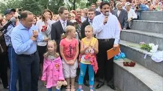 Поющий памятник Высоцкому открыли во Владивостоке