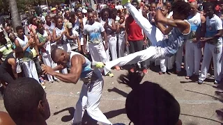 Bahia - Roda de Capoeira Grupo Topázio no Campo Grande