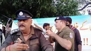 سابق ڈی ایس پی رنگ محل کو جب گرفتار کرکے ڈالے میں پھینکا گیاتو اسکی چیخیں نکل گئی