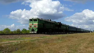 2ТЭ10УТ-0017 с пассажирским поездом Москва - Николаев на перегоне Лоцкино - Грейгово