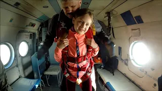 Анастасия в свои 9 лет совершила свой первый прыжок с парашютом!!!!!!!