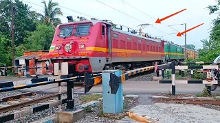 Wap4+ Wag9 Twins Locomotive Lead Azimganj Express Passing At Railgate