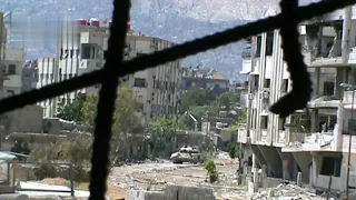 Сирия. Т-72 ВС САР выписывает штраф оператору боевиков за несанкционированную съемку, Дамаск, 2013 г