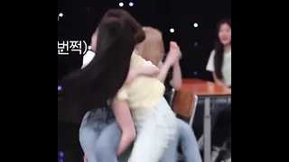 hyunjin carries a dead yeojin