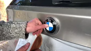 Замена наклейки багажника на BMW e70.