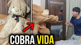 COMPRAMOS UN *OSO DE PELUCHE* Y ESTA POSEIDO😱 *BROMA* TERRORIFICA A MI HIJO🤭